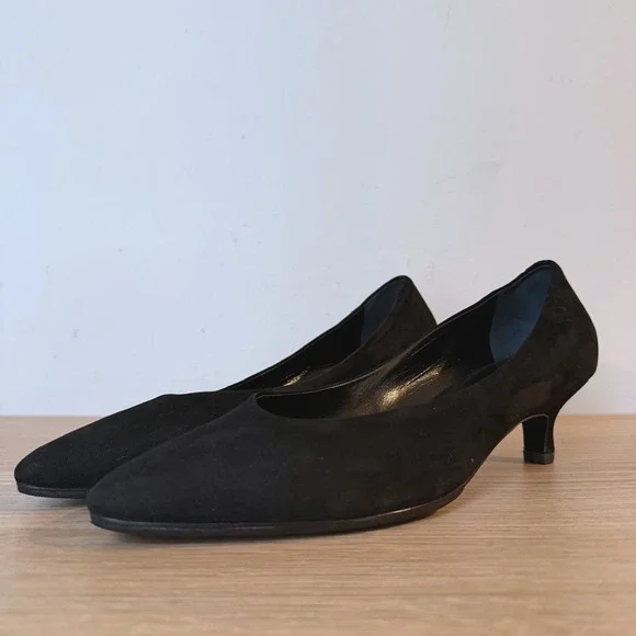 $895 NWOT CO Made in Italy Black Suede Pointed Toe Kitten Heel Pumps Size 39.5